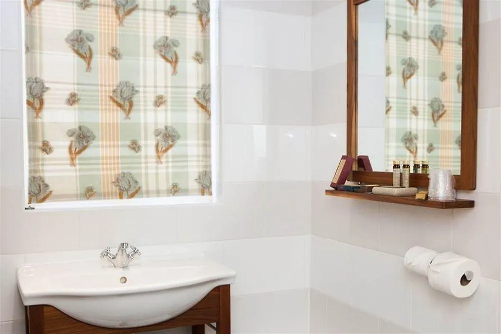 The Swan Hotel Staines-upon-Thames 4*,